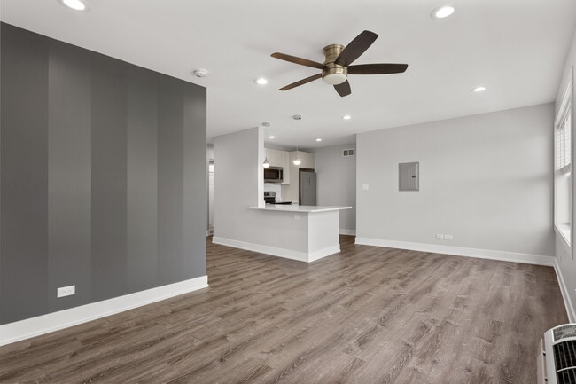 Photo - 1303 W Estes Ave