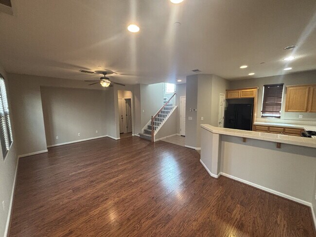 Spectacular 3 bed 2.5 bath home in Lincoln Crossing