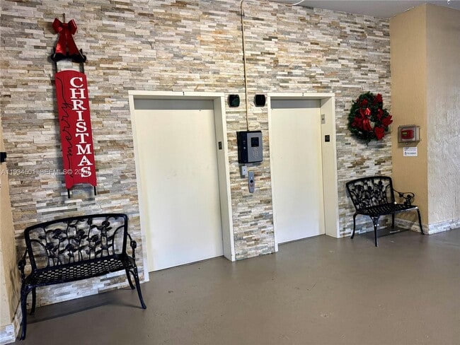 Building Photo - 8430 SW 8th St Unit 201B