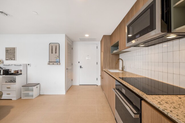 Photo - 159 NE 6th St Unidad # 4209