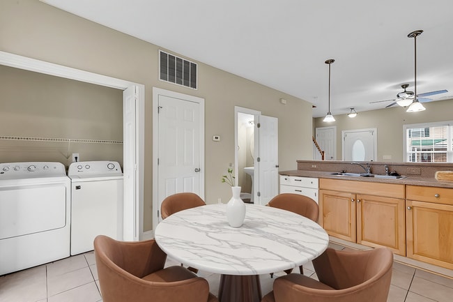 Photo - 2 bed, 2.5 bath pet friendly apartment for... Unit L1