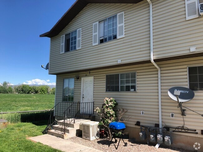 Building Photo - Pheasant Glen Town House #24