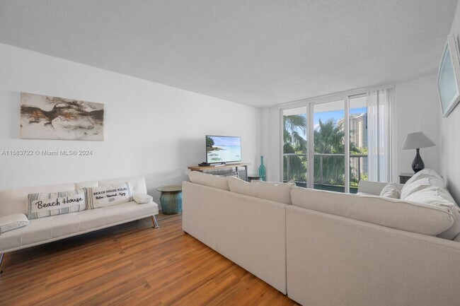 Photo - 19370 Collins Ave Unidad 422