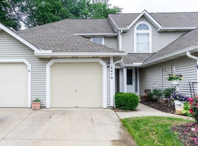 Building Photo - 2470 Wrens Dr S