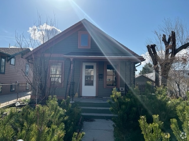 Building Photo - 512 S Jackson St Rental