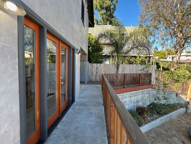 Building Photo - Freestanding Echo Park House Unit 2227 Effie
