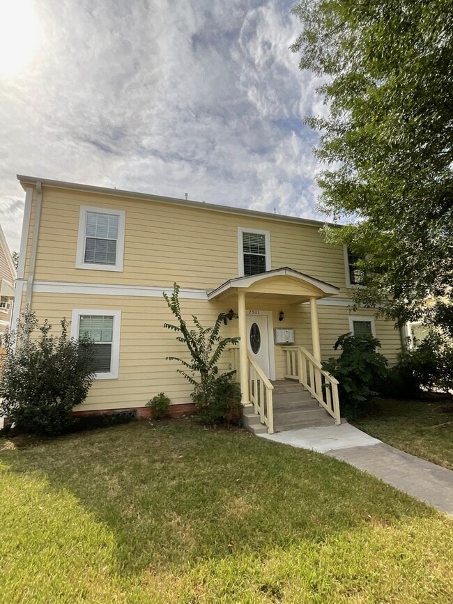 Building Photo - 2511 Shakespeare St Unit 4 Rental