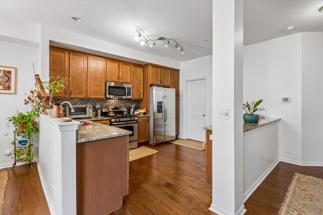 Photo - 2419 Birch St