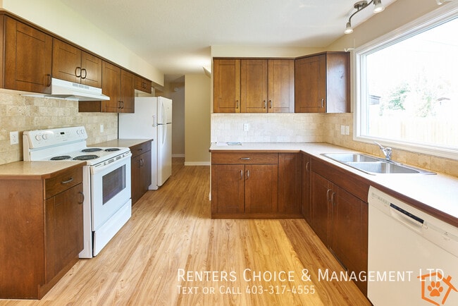 Photo - Pet Friendly Half Duplex with Fenced Yard