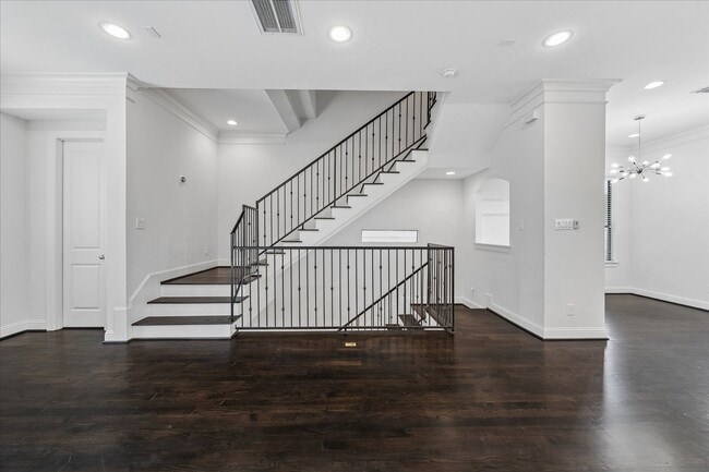 Photo - 734 W 20th St