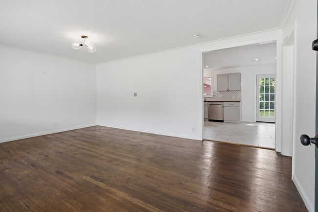 Photo - 2400 Sandy Dr