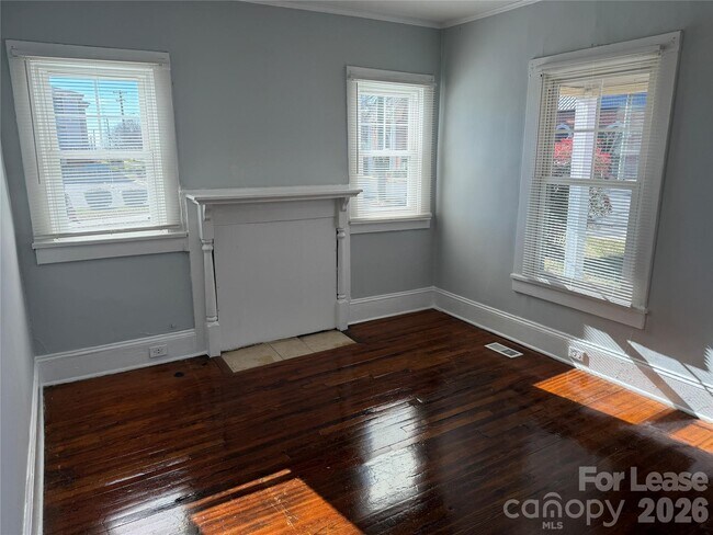 Photo - 1500 Allen St