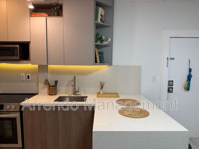 Photo - 126 Mendoza Ave