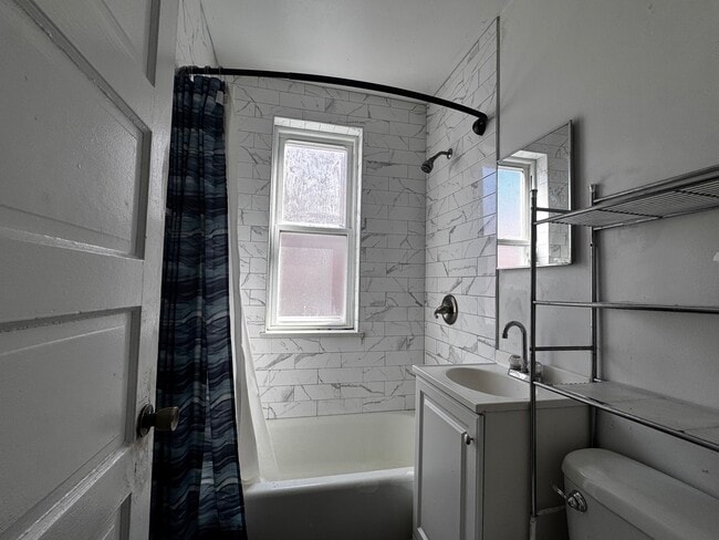 Photo - 2540 N Halsted St