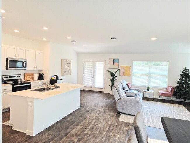 Photo - 501 Elm Crk Dr