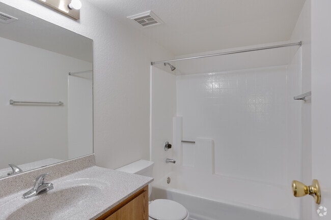 2BR, 2BA - 1,219SF - Bathroom