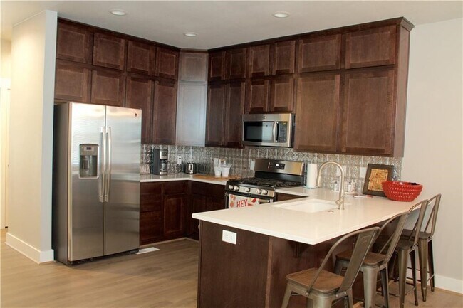 Photo - 1575 Brooks Ave