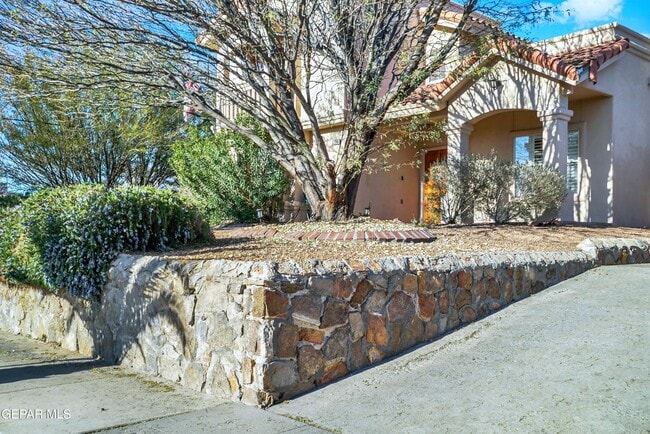 Building Photo - 2316 N Campbell St