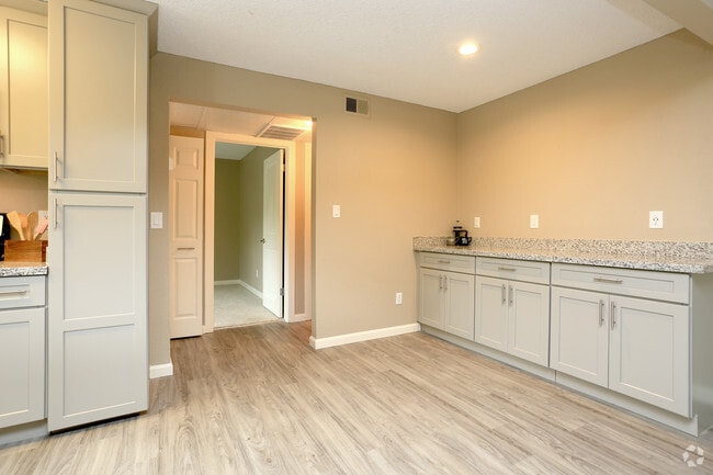 Dining Room - The Palms