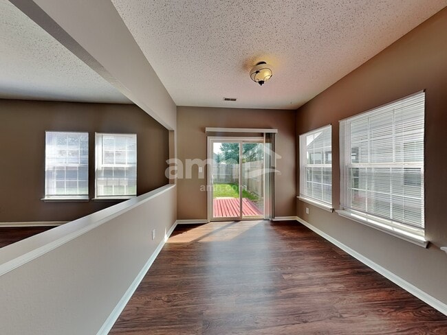 Photo - 1355 Round Lake Rd