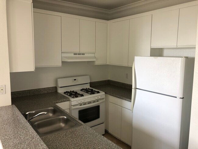Photo - 1115 Larrabee St Unit 206