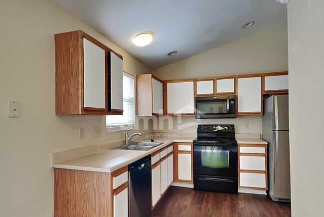 Photo - 547 Rosebud Cir