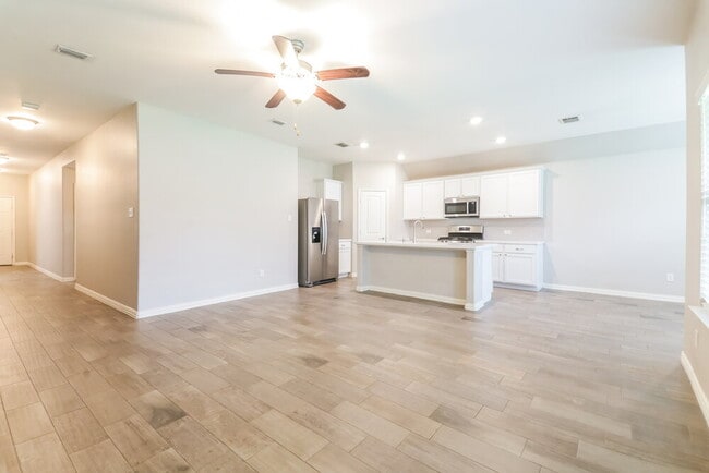 Photo - 922 Evergreen St