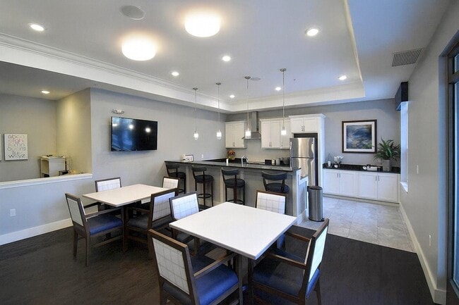 Oaks of Shorewood Apartments