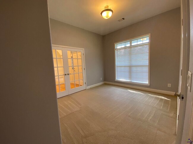 Photo - 408 Stathams Way