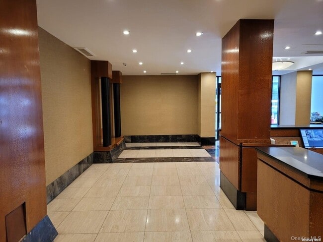 Photo - 118-17 Union Tpke Un Unit 14E