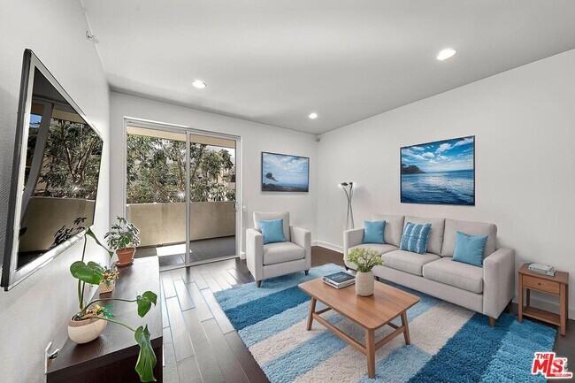 Building Photo - 436 S Virgil Ave Unit 201 Rental