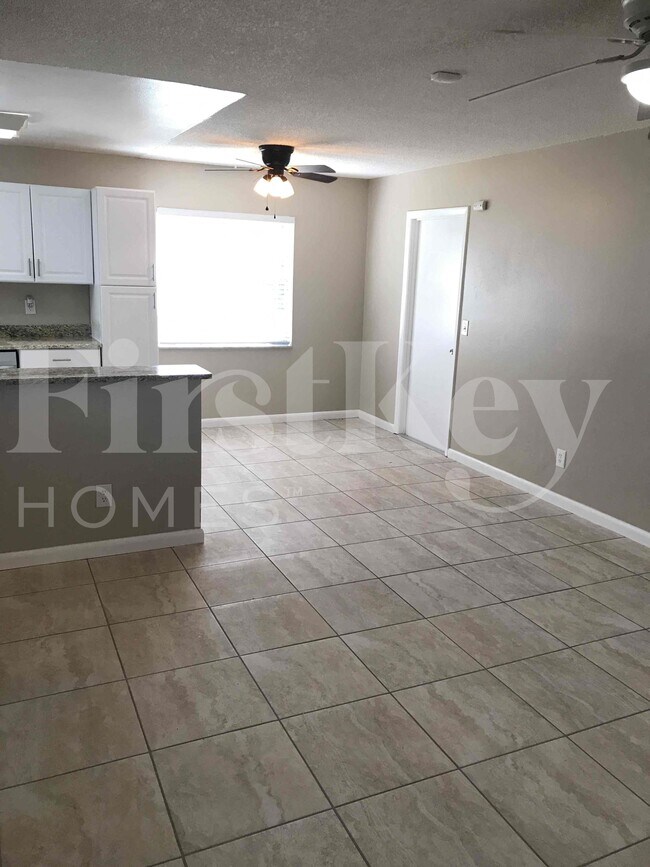 Photo - 660 Flagler Dr