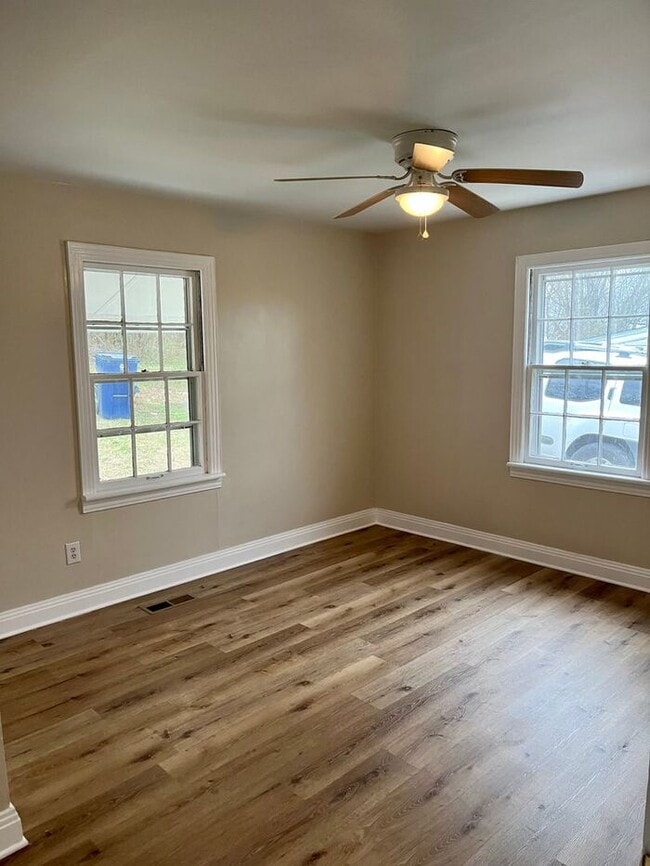 Photo - Beautiful 3 Bedroom Home w/yard!