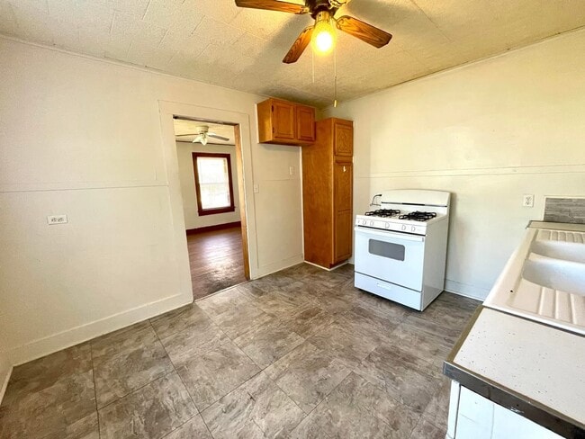 Photo - 714 6th Ave NW