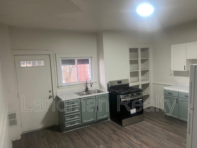 Photo - 2917 Shadeland Ave