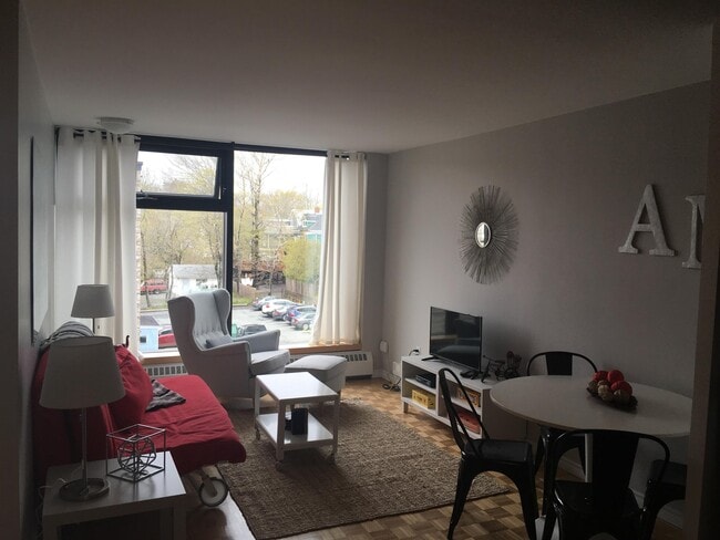 Building Photo - 1545-1545 Oxford St Unit 45