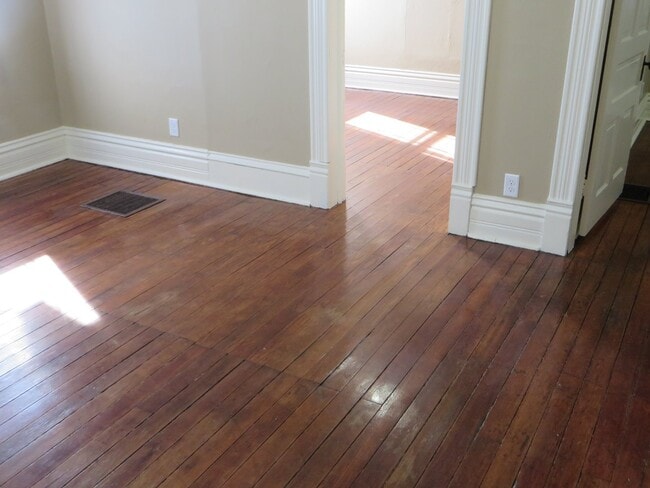 Photo - February - One Bedroom Cottage House in the Heart of Downtown (West Central, Downtown)