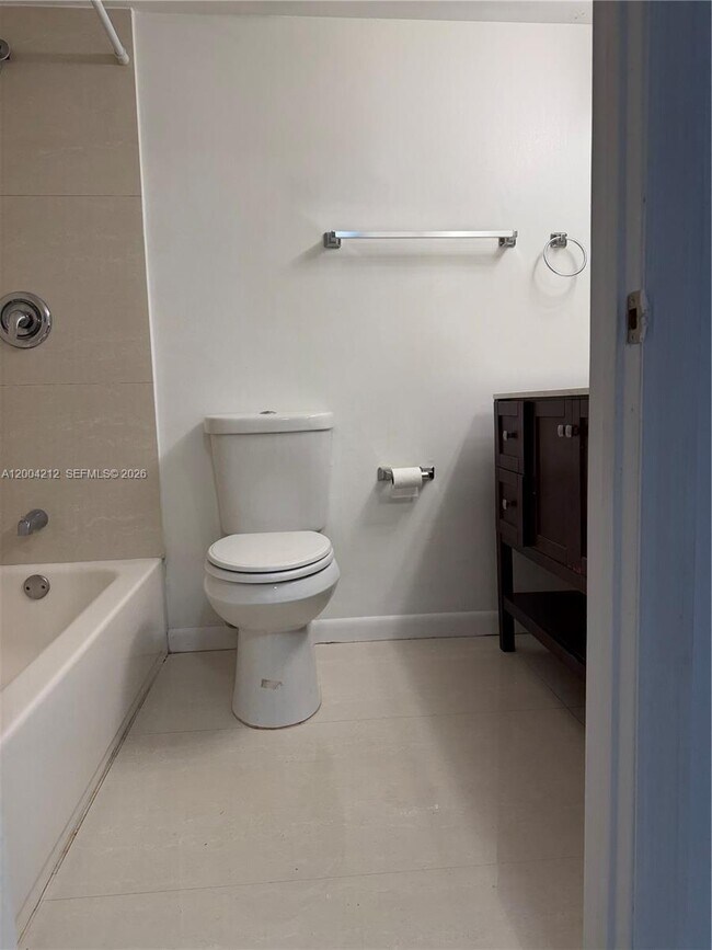 Photo - 6370 W 27th Ct Unidad 38