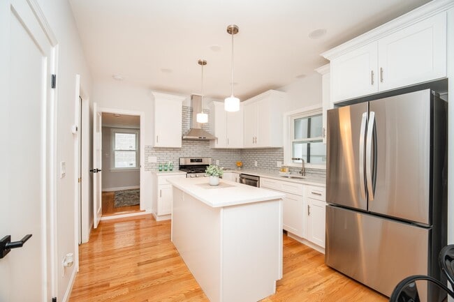 Building Photo - 41 Haverford St Unit 1