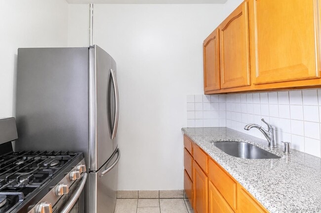 Photo - 415 E 187th St Unit 2E