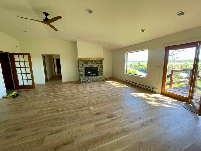 Living room - 5014 Justin Ln