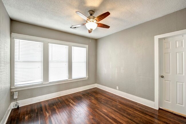 Photo - 1135 Woodland St