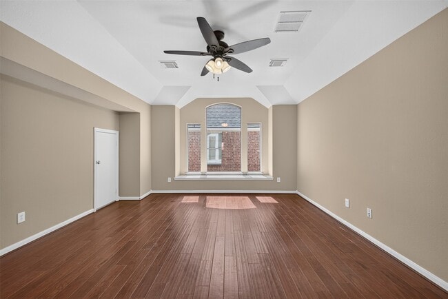 Photo - 21327 Pennshore Ln