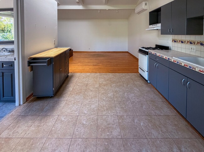 Photo - 13459 Erwin St