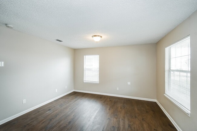 Photo - 2021 Broadway Ave