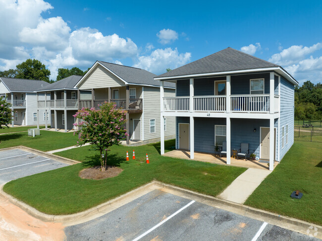 Exterior - Savannah Square Apartments