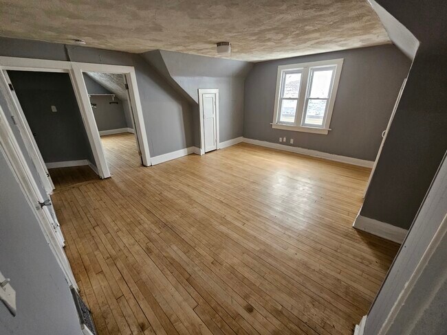 Photo - 3703-05 N 1st St Unit Upper-3705