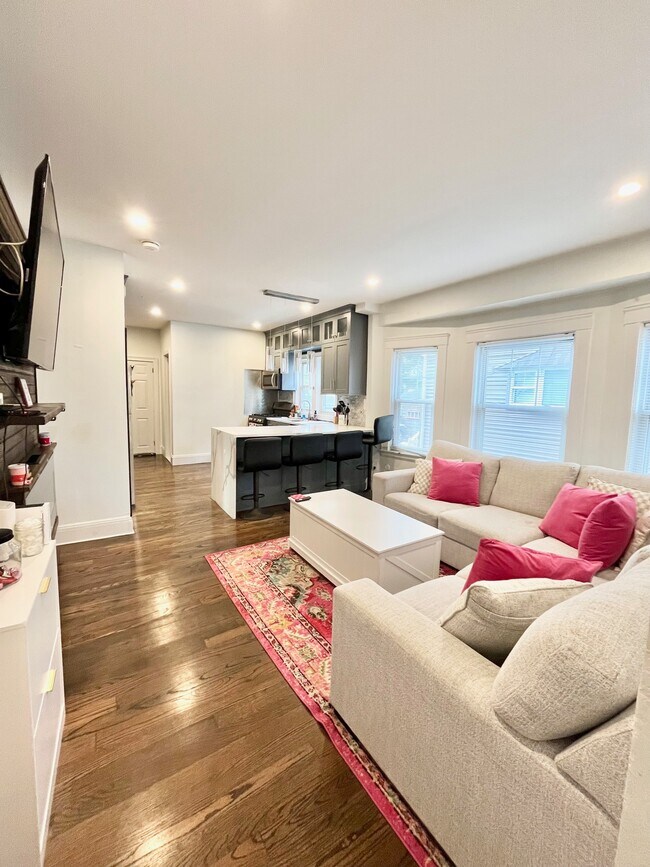 Photo - 220 Faneuil St Unidad 1