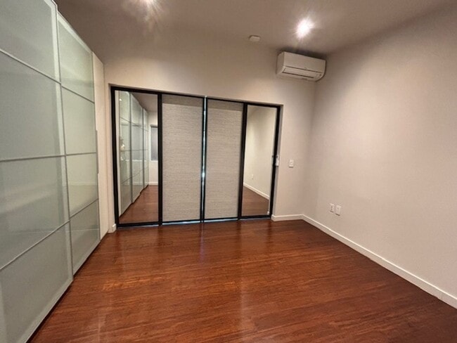 Photo - 1 Bed 1 Bath in North Hills Available Now