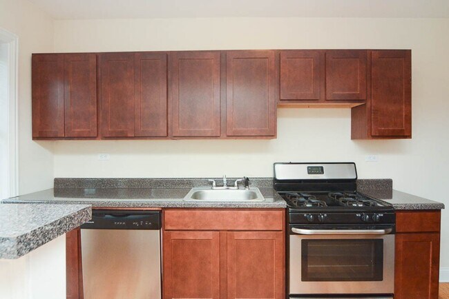 Photo - 1121 W Wellington Ave Unit J07P